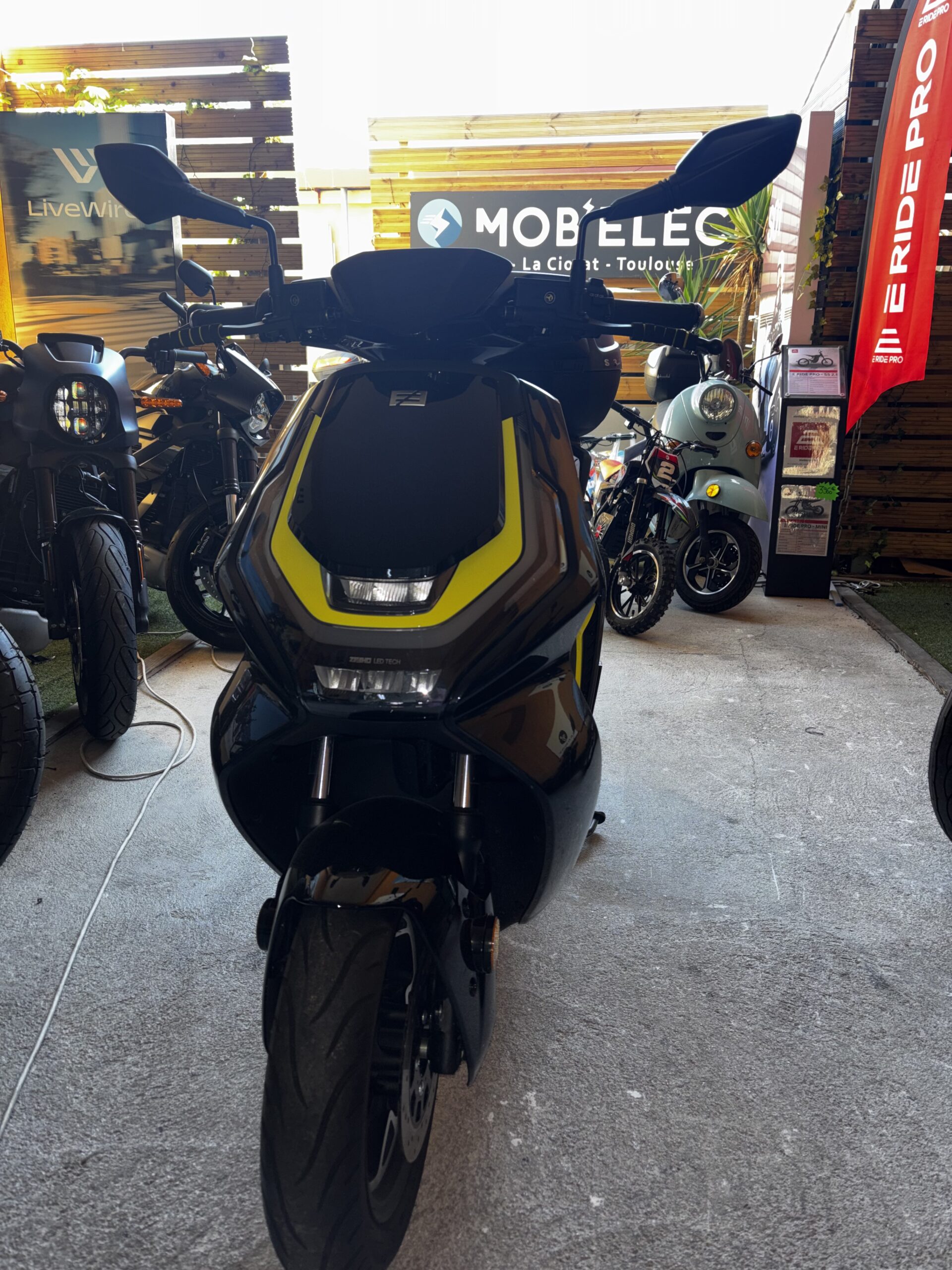 Zeeho AE6+ 2 batteries - Occasion – Image 3